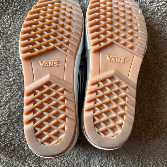 Vans women’s platform Black High-Top Sneakers - Picture 4 of 6